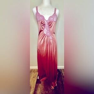 Vintage NWT Kayser Nightgown and Robe. Gorgeous Lace Details - Size Small